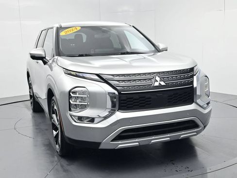 Used 2024 Mitsubishi Outlander SE FWD image 2