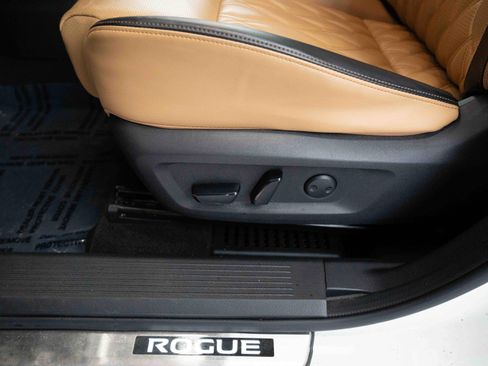 Used 2023 Nissan Rogue Platinum image 12