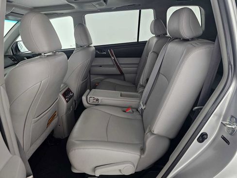 Used 2012 Toyota Highlander Limited w/ Tow Pkg FWD image 17