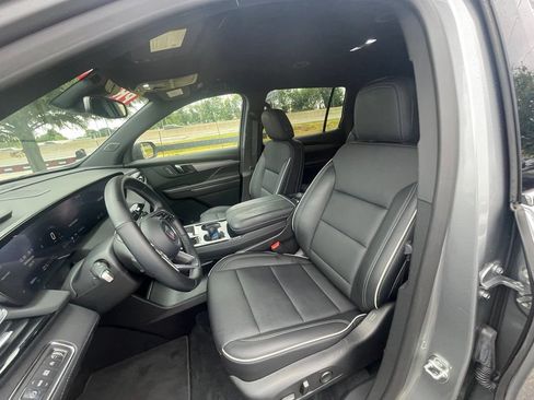Used 2025 Buick Enclave Preferred w/ Power Package FWD image 20