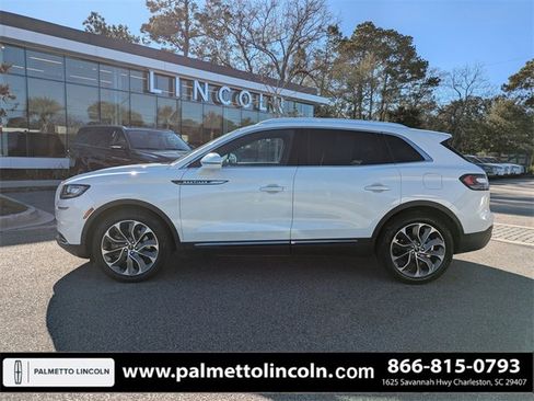 Used 2022 Lincoln Nautilus Reserve image 6