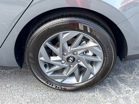 Used 2024 Hyundai Elantra SEL image 19