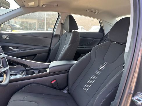 Used 2025 Hyundai Elantra Blue image 25