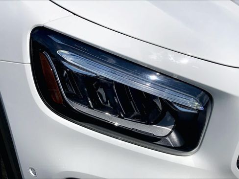 Used 2024 Mercedes-Benz GLB 250 4MATIC image 28