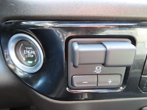 Used 2024 Chevrolet Silverado 2500 ZR2 w/ Technology Package AWD/4WD image 38