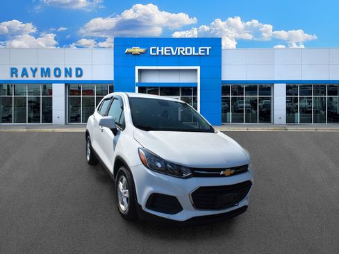 Used 2020 Chevrolet Trax LS w/ Tint and Cruise Package FWD image 9