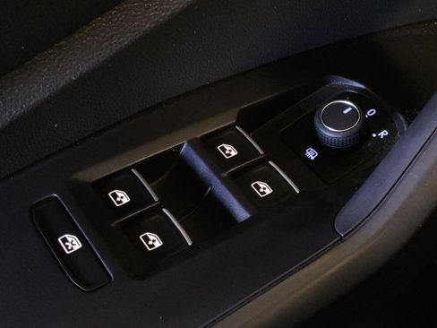 Used 2025 Volkswagen Jetta Sport image 27