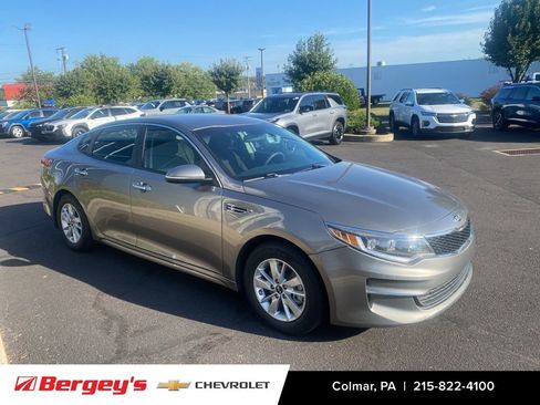 Used 2017 Kia Optima LX image 3