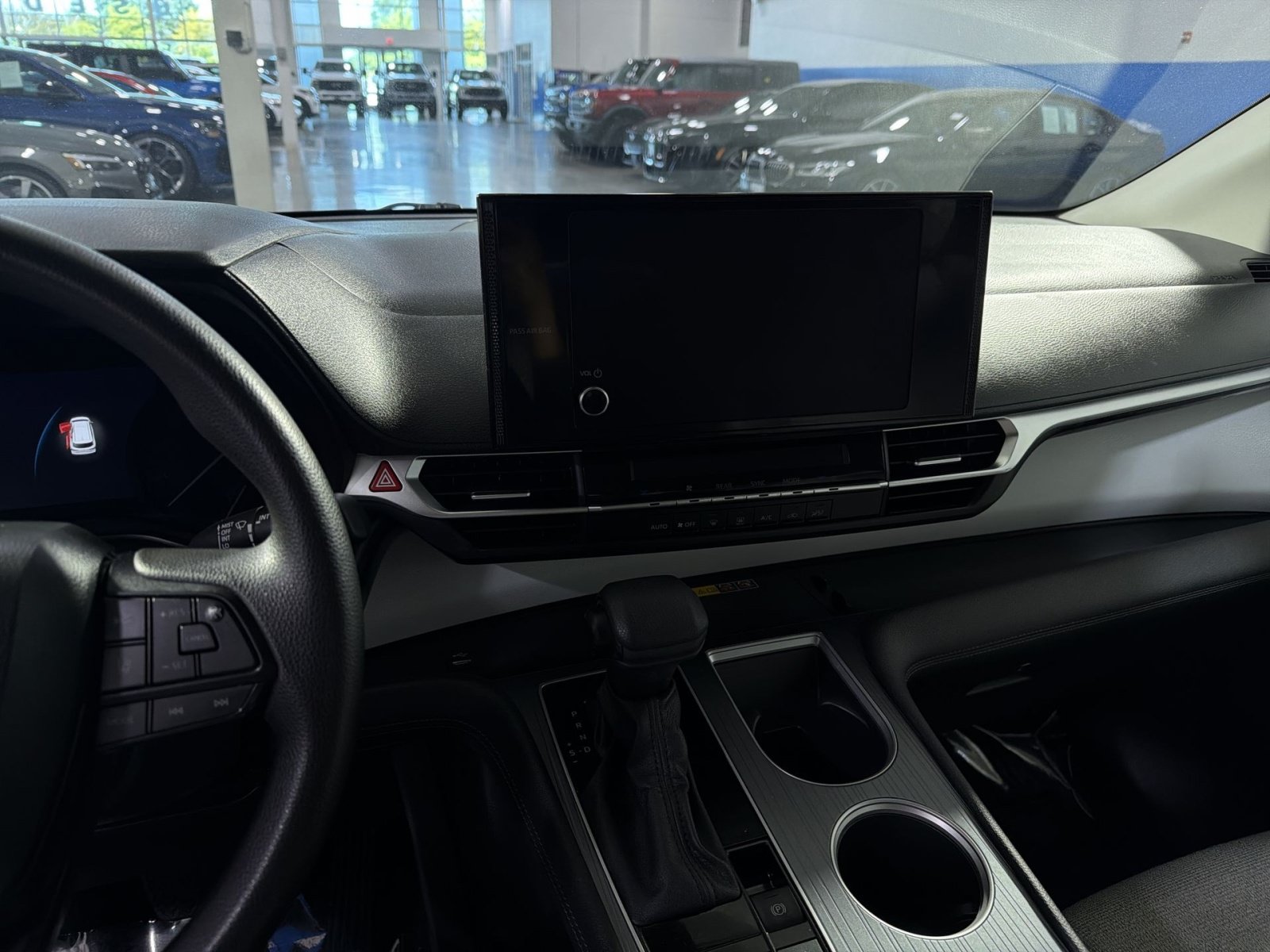 Used 2025 Toyota Sienna LE FWD image 16
