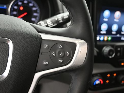 Used 2023 GMC Terrain SLT w/ Infotainment Package II FWD image 4