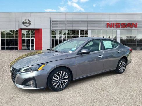 Certified 2025 Nissan Altima 2.5 SV image 9