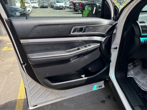 Used 2016 Ford Explorer XLT w/ Equipment Group 202A AWD/4WD image 19