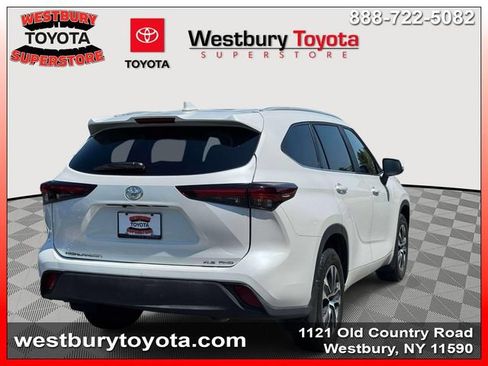 Certified 2024 Toyota Highlander XLE AWD/4WD image 7