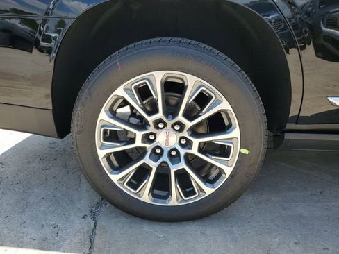 New 2026 GMC Yukon Denali w/ Denali Reserve Package AWD/4WD image 6
