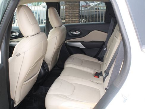 Used 2017 Jeep Cherokee Limited AWD/4WD image 7