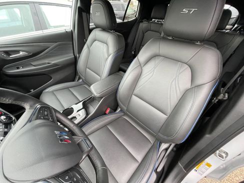 Used 2025 Buick Envista Sport Touring image 35