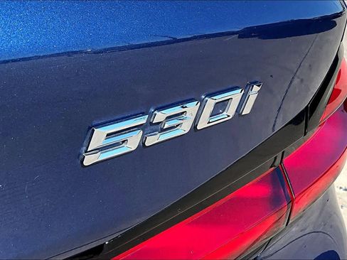 Used 2022 BMW 530i w/ M Sport Package image 9