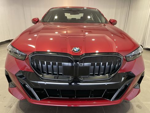 Used 2026 BMW 530i xDrive w/ M Sport Package AWD/4WD image 2