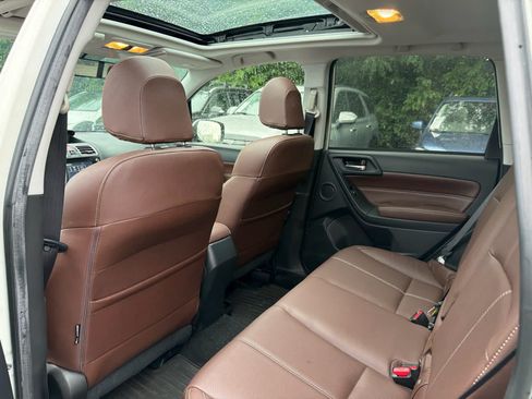 Used 2017 Subaru Forester 2.5i Touring AWD/4WD image 5