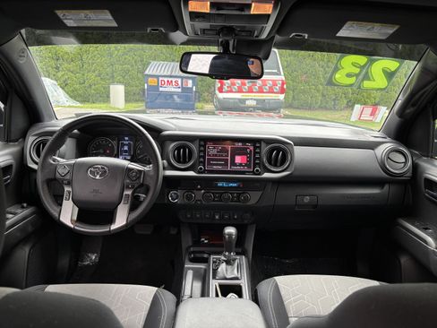 Used 2023 Toyota Tacoma TRD Off-Road w/ Technology Package AWD/4WD image 14