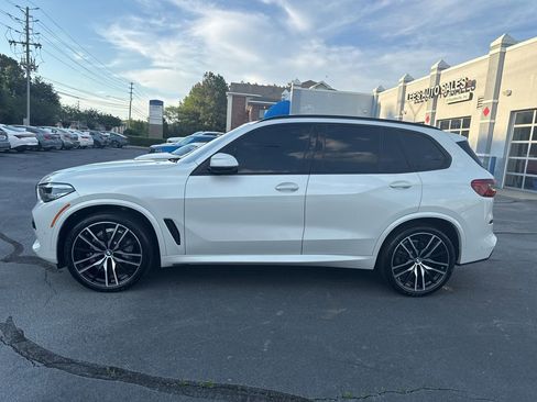 Used 2019 BMW X5 xDrive40i w/ M Sport Package image 4