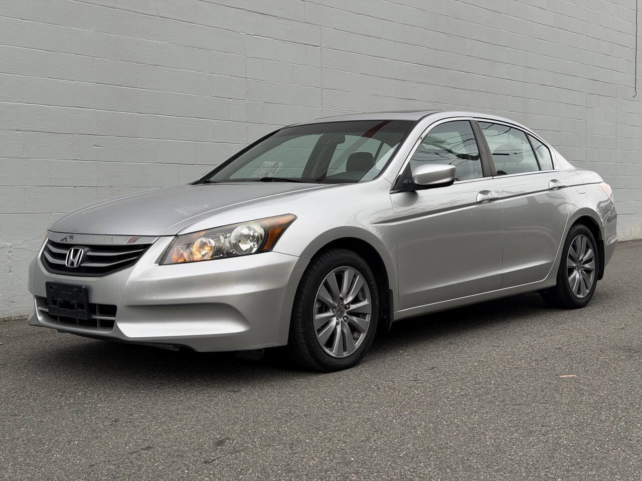 Used 2011 Honda Accord EX-L image 2