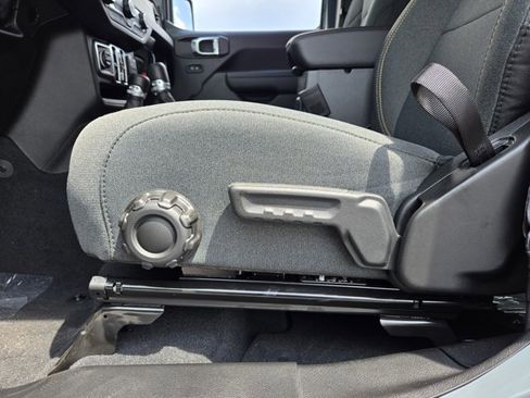 New 2025 Jeep Gladiator Sport image 22