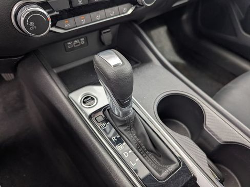 Used 2025 Nissan Altima 2.5 SV FWD image 14