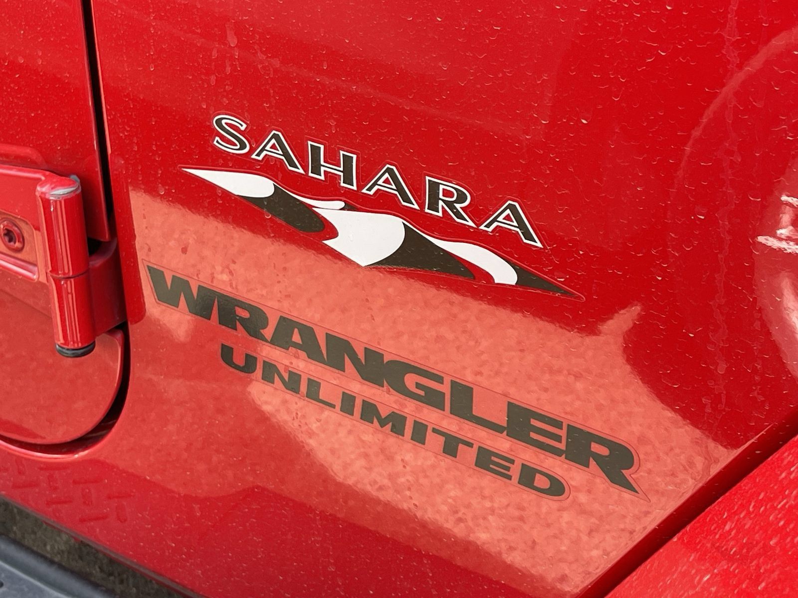 Used 2017 Jeep Wrangler Unlimited Sahara w/ Connectivity Group AWD/4WD image 4