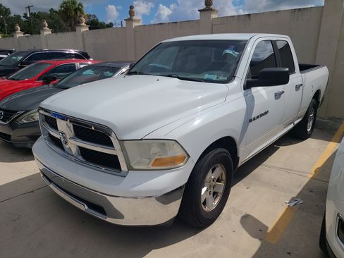 Used 2011 RAM 1500 Classic SLT RWD image 3