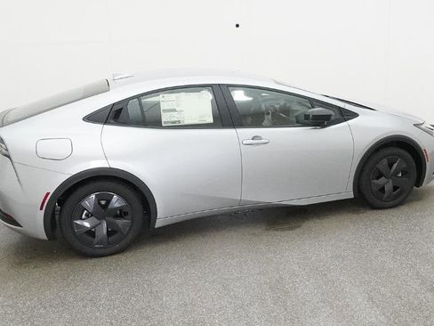 New 2025 Toyota Prius Plug-In Hybrid image 23