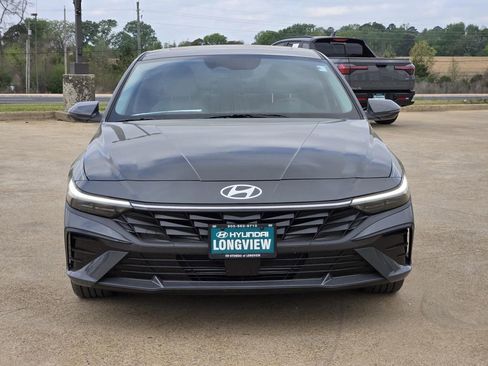 New 2026 Hyundai Elantra Limited FWD image 2