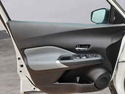 Used 2023 Nissan Kicks SR w/ SR Premium Package image 12