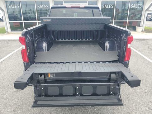 Used 2024 Chevrolet Silverado 1500 LTZ w/ Z71 Off-Road Package AWD/4WD image 6