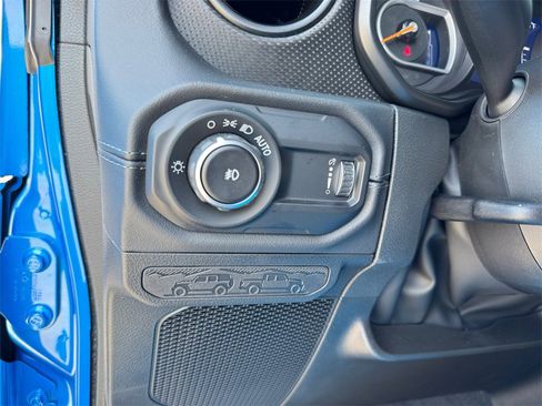 New 2025 Jeep Wrangler Unlimited Rubicon w/ Technology Group image 19