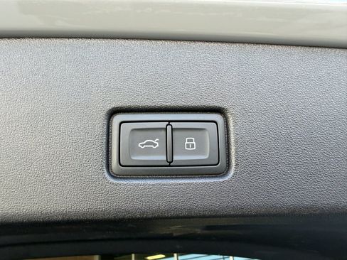 Used 2024 Audi Q4 e-tron Premium Plus w/ Premium Plus AWD/4WD image 40