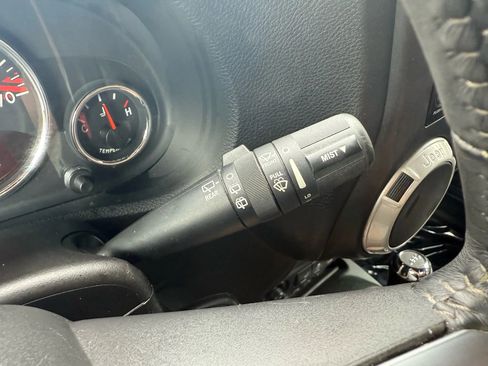 Used 2017 Jeep Wrangler Unlimited Rubicon image 23