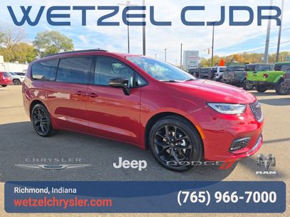 New 2026 Chrysler Pacifica Limited w/ S Appearance Package