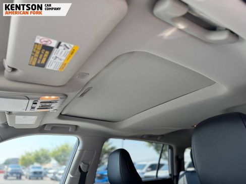Used 2025 Toyota Highlander XLE AWD/4WD image 27