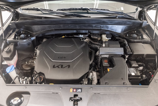 Used 2025 Kia Telluride EX w/ EX Captain's Chair Package FWD image 3