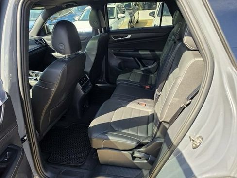 Certified 2025 Volkswagen Atlas Cross Sport SEL R-Line AWD/4WD image 11