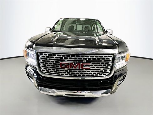 Used 2019 GMC Canyon Denali image 4