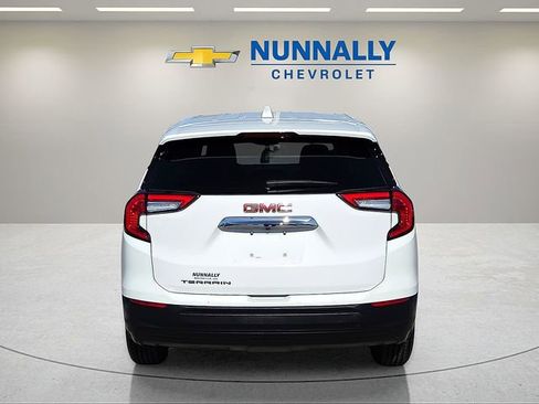 Certified 2024 GMC Terrain SLE FWD image 4