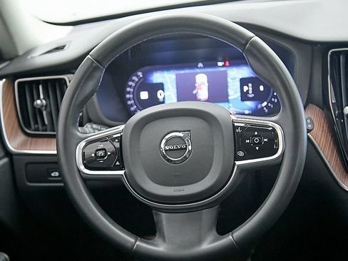 Certified 2023 Volvo XC60 B5 Plus w/ Protection Package Premier AWD/4WD image 25