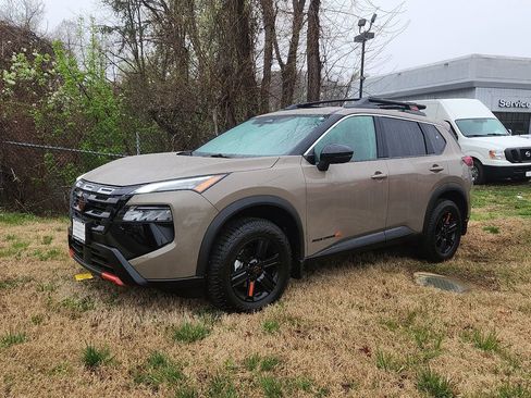 New 2026 Nissan Rogue SV AWD/4WD image 2