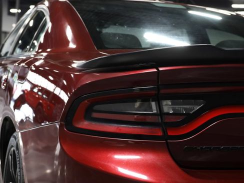 Used 2018 Dodge Charger SXT w/ Blacktop Package RWD image 33