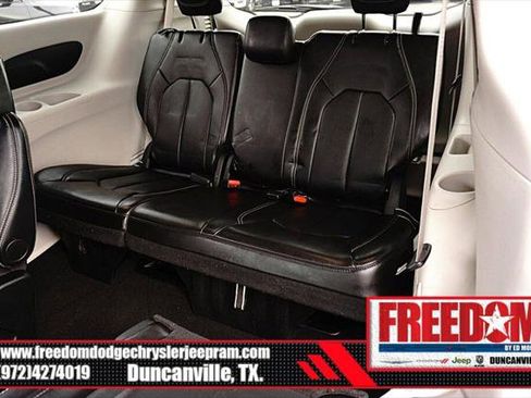 Certified 2024 Chrysler Pacifica Touring-L image 14