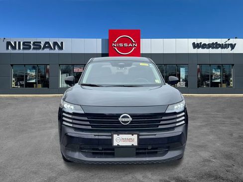 Used 2025 Nissan Kicks SV w/ Illumination Package image 2