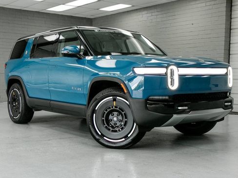 Used 2025 Rivian R1S Adventure Dual AWD/4WD image 1