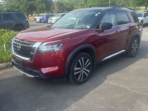 Used 2023 Nissan Pathfinder Platinum AWD/4WD image 3